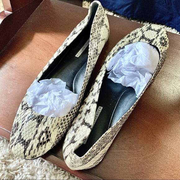 Vera Wang Lavender Label Shoes - Vera Wang Lavender Label Snake Skin Inspired Ballet Flats